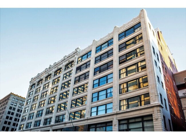 Building Photo - 125 W Market St