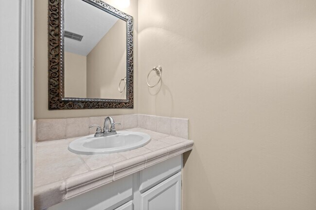 Building Photo - Gorgeous home by Sloans Lake!