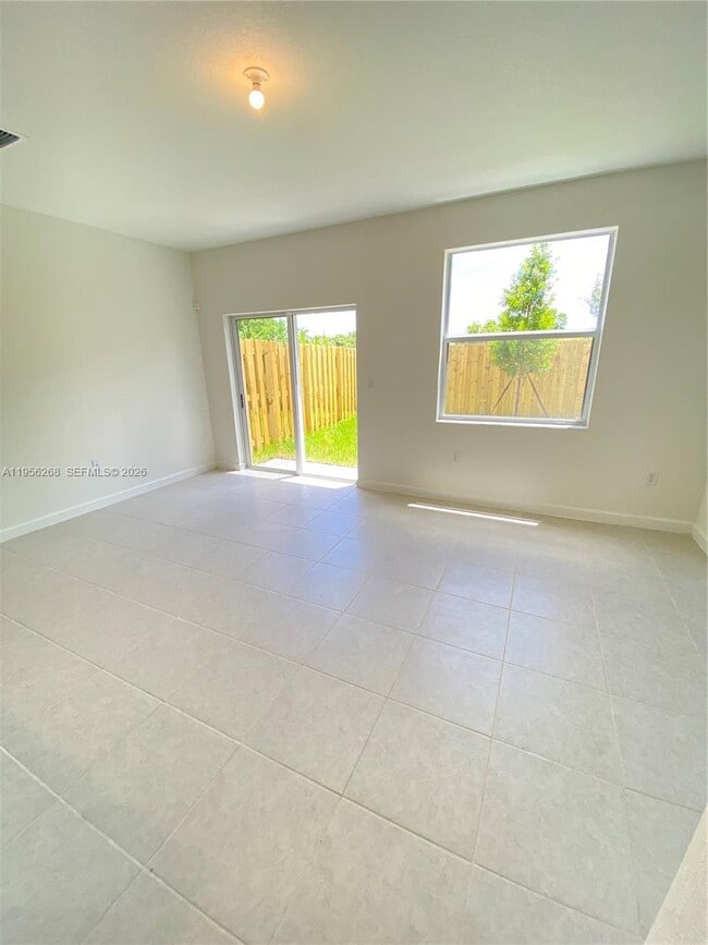 Building Photo - 2640 SE 19th St