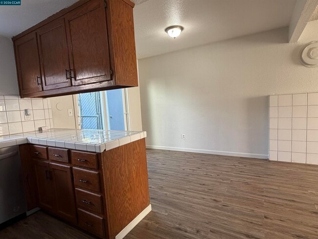 Building Photo - 1648 W N Bear Creek Dr