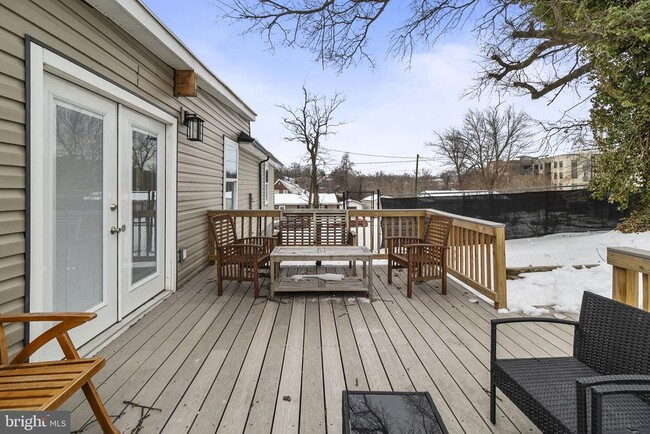 Building Photo - 4840 Hayes St NE