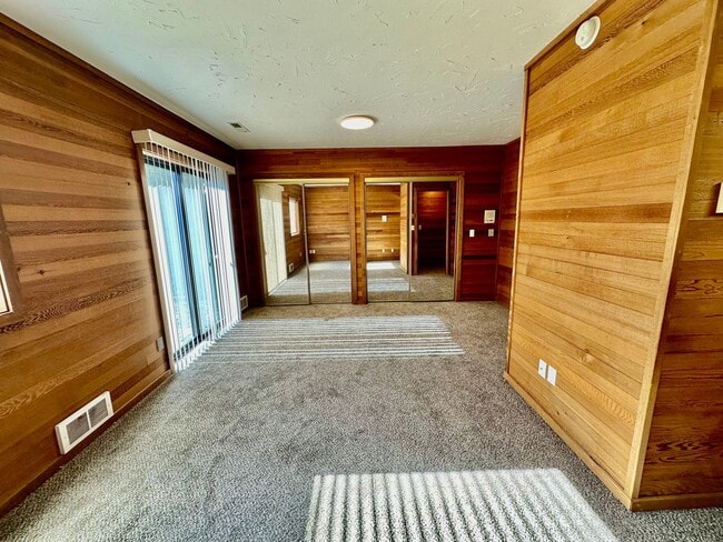 Building Photo - 1204 N Brooklane St