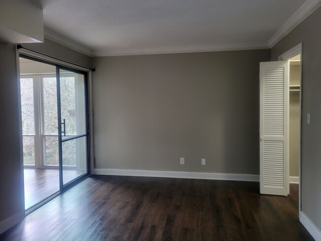 Building Photo - Two bedroom/one bath condo available immed...