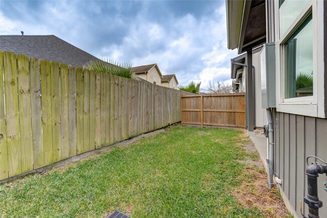 Building Photo - 4220 McKinley St