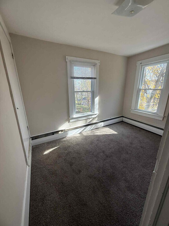 Building Photo - 522 E 4th St