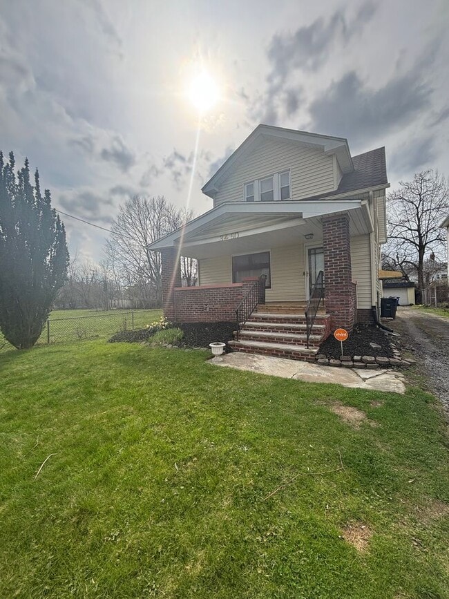 Building Photo - New Rental Available in Cleveland!