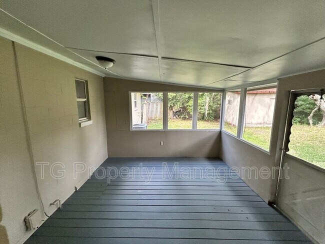 Building Photo - 6453 Burgundy Rd S