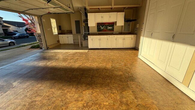 Building Photo - AVAILABLE! OPEN HOUSE FRIDAY 3/20/26 from 5:00-6:00 pm