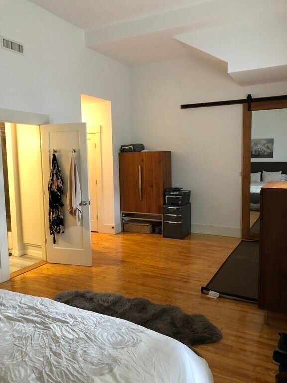 Building Photo - 305 Cambridge St