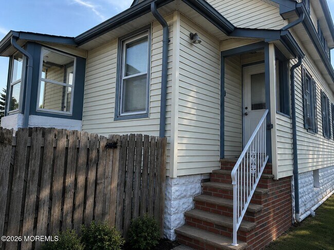 Building Photo - 66 Alcoa Ave