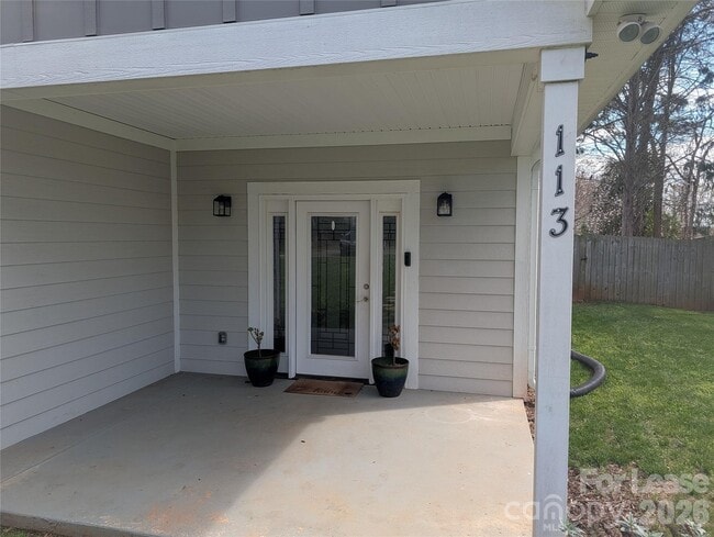 Building Photo - 113 Mainview Dr