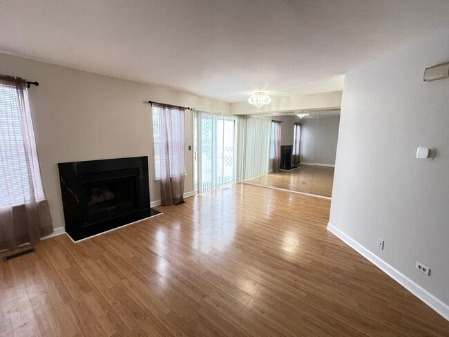 Building Photo - 219 Green Knoll Ln