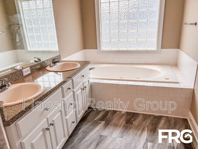 Building Photo - 2608 Chardon Ct