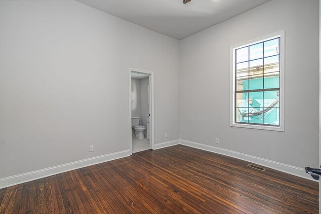 Building Photo - 1107 E 32nd St