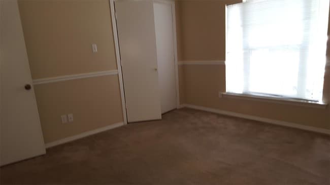 Building Photo - 815 Ave A