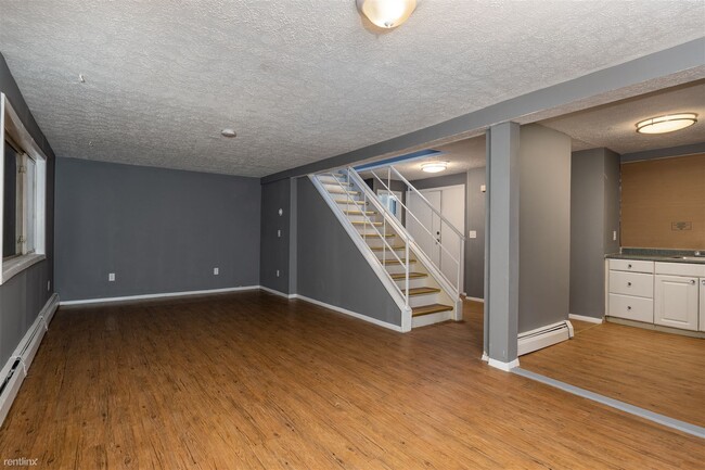 Building Photo - 4 br, 1.5 bath Townhome - 186 Westland St B