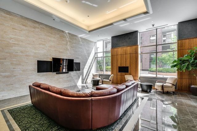 Building Photo - 420 E Waterside Dr