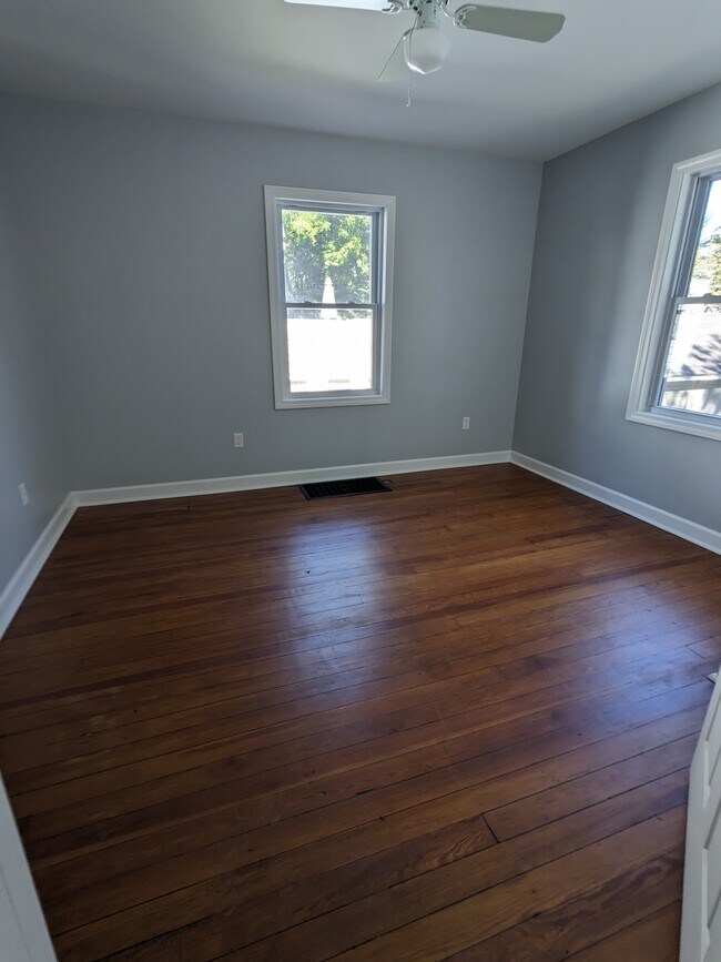 Bedroom 1 - 23 Clarence St