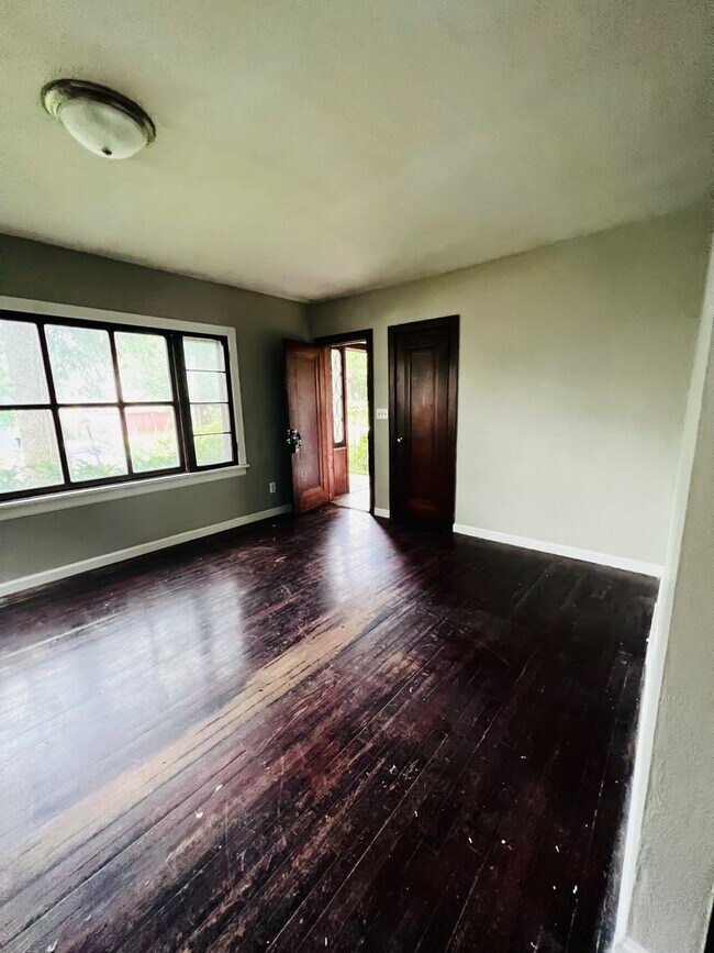 Building Photo - 1704 Farnam St