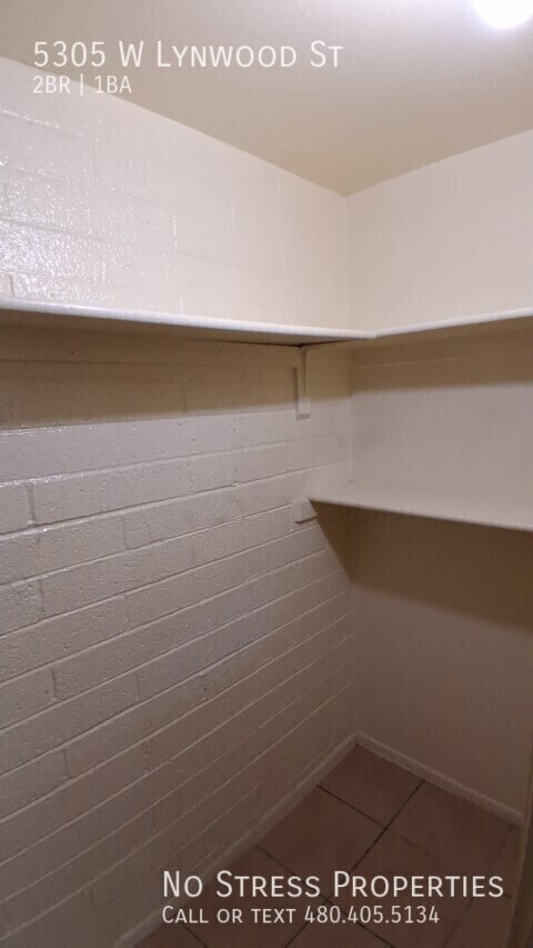 Building Photo - 5305 W Lynwood St