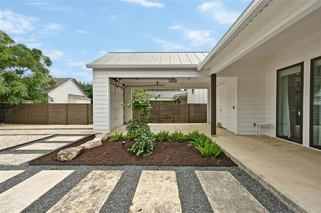 Building Photo - 4416 Gillis St