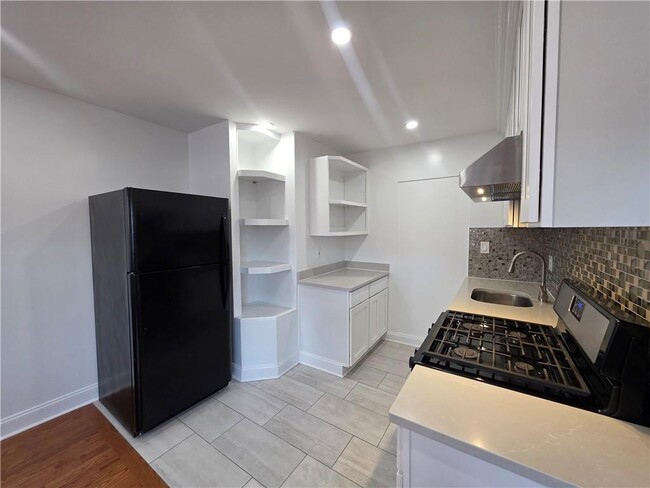 Building Photo - 1443 E 89th St