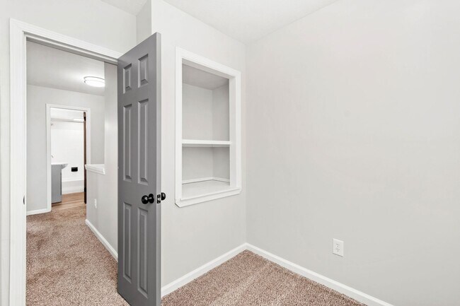Building Photo - Beautiful 3 bedroom home in Pittsburgh available July 10!