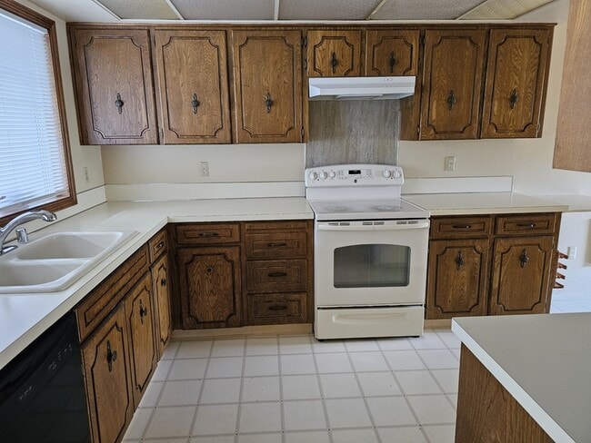 Building Photo - 11019 NW 33rd Ave