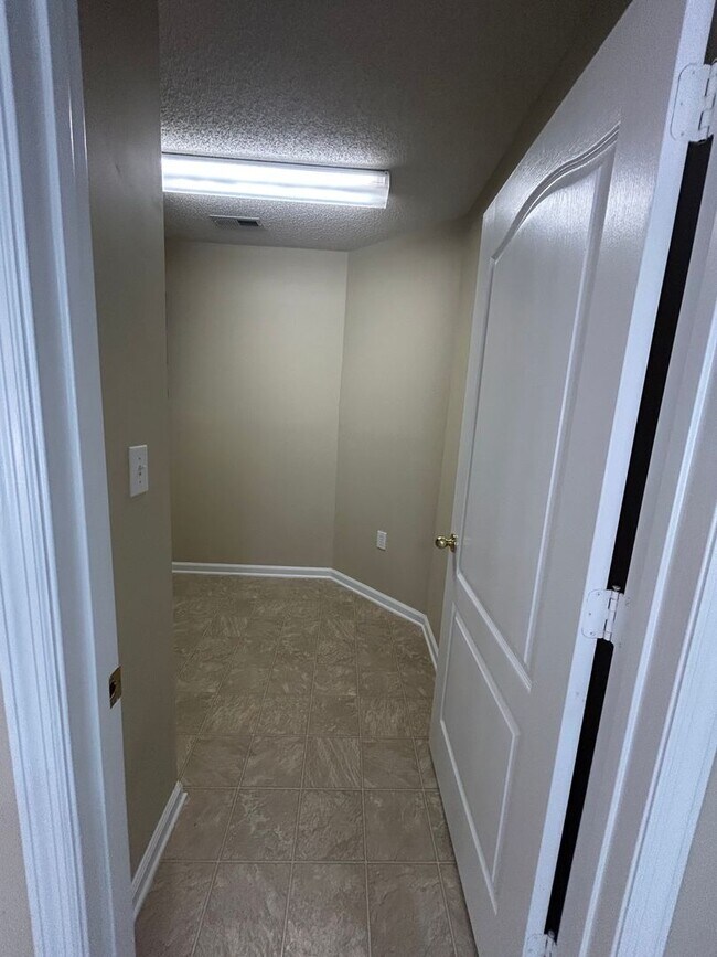 Building Photo - 5988 Vinemont Dr NW