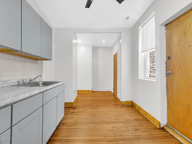 Building Photo - 7757 S Throop St