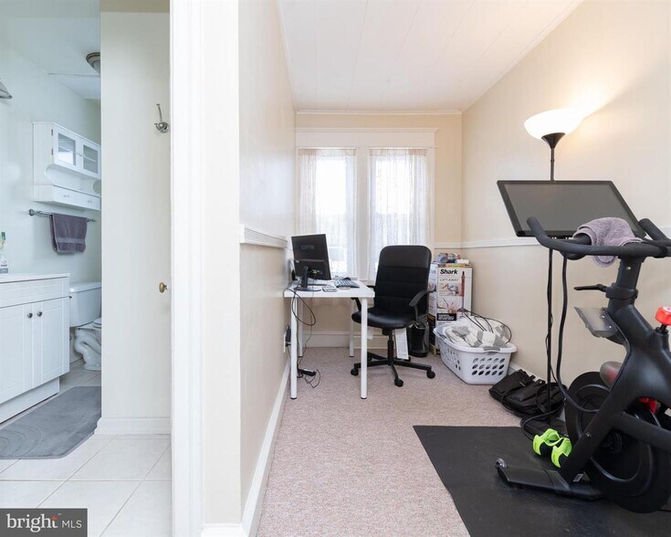 Building Photo - 10 E Linden Ave