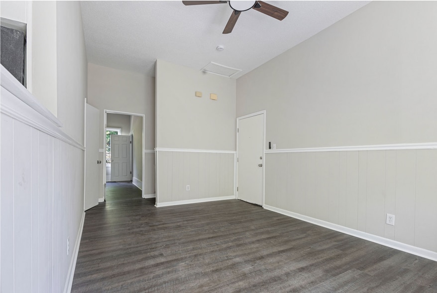 Building Photo - 461 Sellers Ave