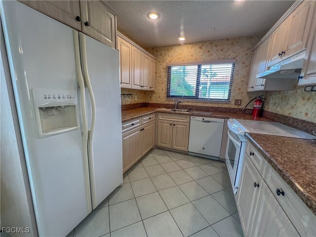 Building Photo - 1426 Park Shore Cir