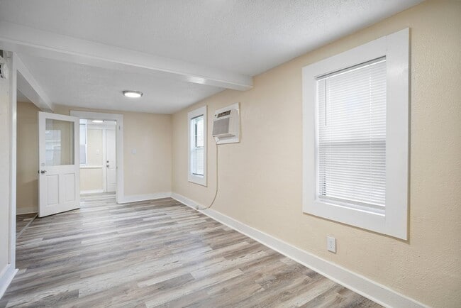 Building Photo - Won't Last! Apply NOW!  App fee REDUCED $25 ASAP $1795 3br/1bath CUTE House w/ HUGE YARD ** FREE ...