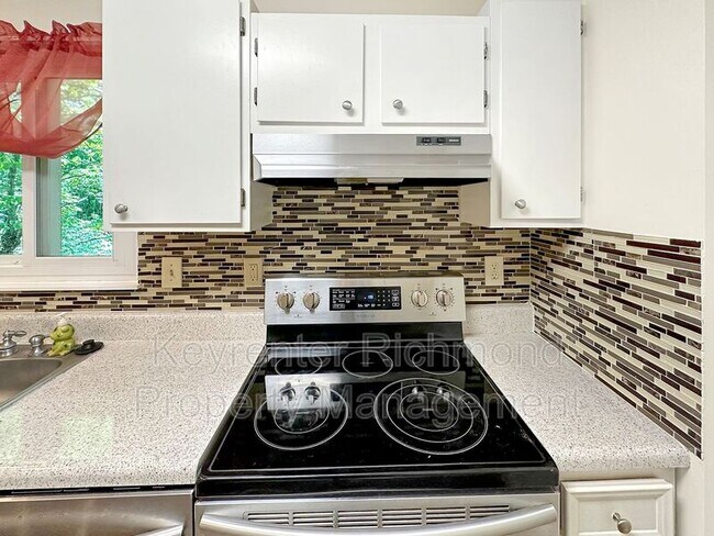 Building Photo - 749 Sturgis Dr