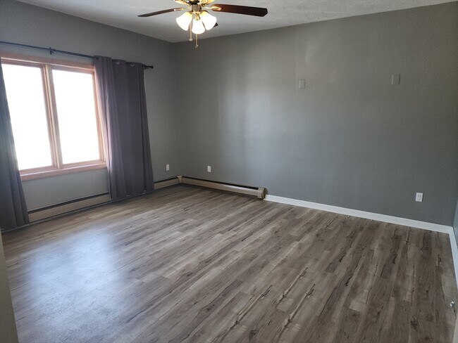 Building Photo - 586 Franklin St