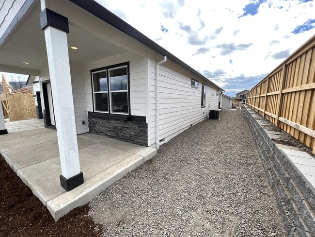 Building Photo - 1650 Dragon Tail Pl