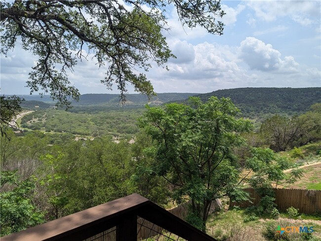 Building Photo - 744 Hill Top Dr