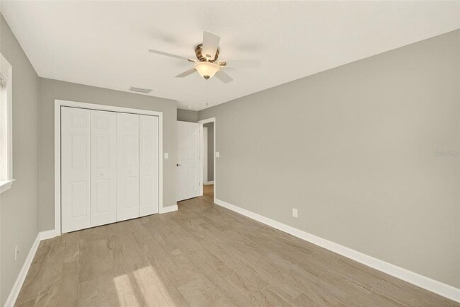 Building Photo - 5434 Oakhurst Dr