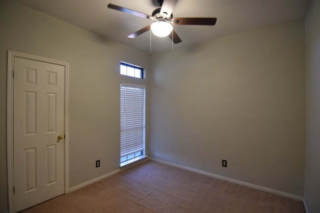 Building Photo - 4602 Fawn Dr