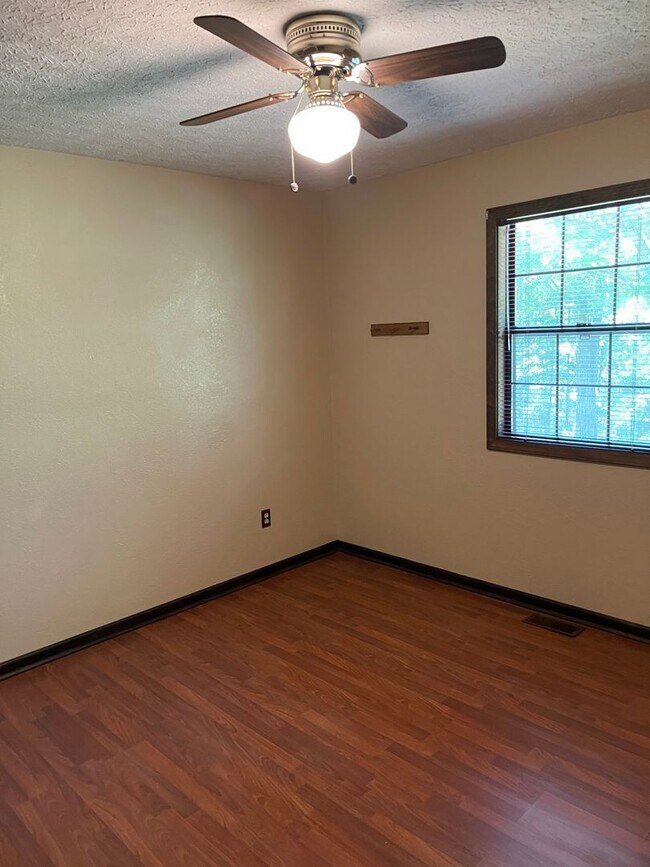 Building Photo - Available July 25th!!! No showings until June 1st