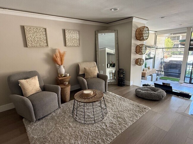 Building Photo - 9125 Marina Pacifica Dr N