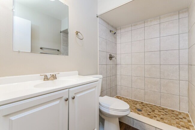 Building Photo - 718 Del Prado Dr