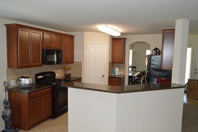 Building Photo - Falcon Pointe Beauty - $2595