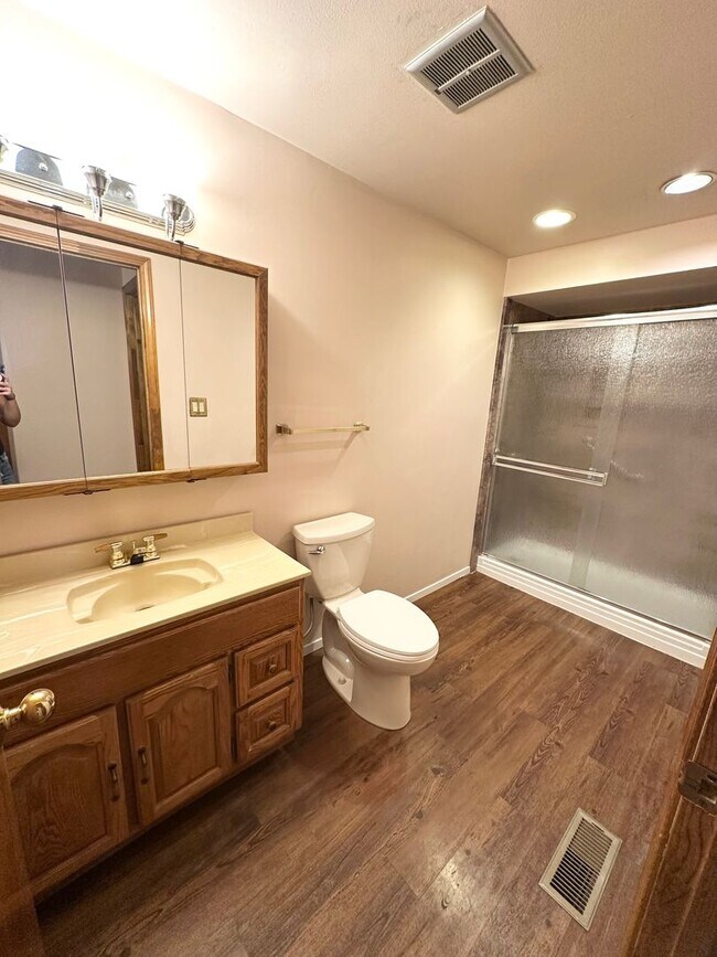 Building Photo - **Special Offer: 50% Off First Month's Rent**