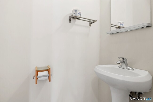 Building Photo - 19 Candlewood Springs Road