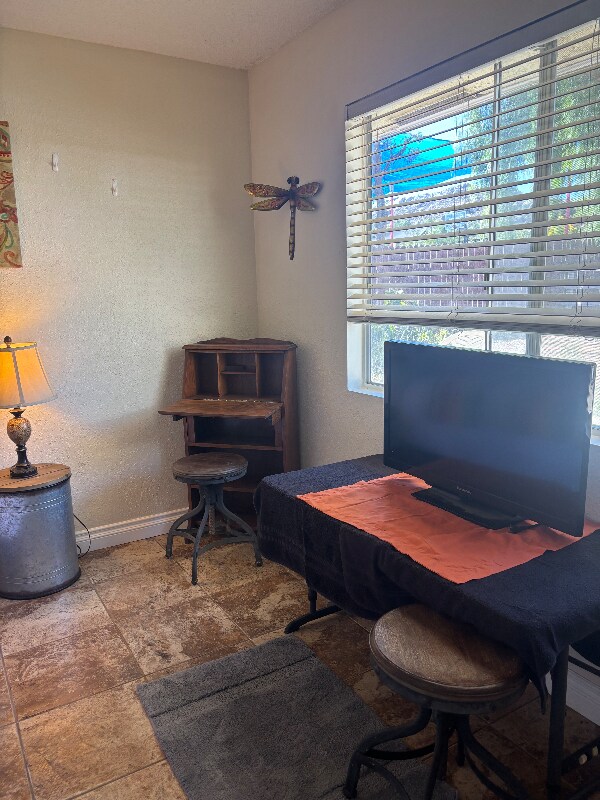 Building Photo - 21355 Webster Ave