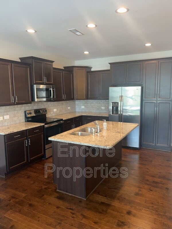 Building Photo - 1319 Lakestone Village Ln