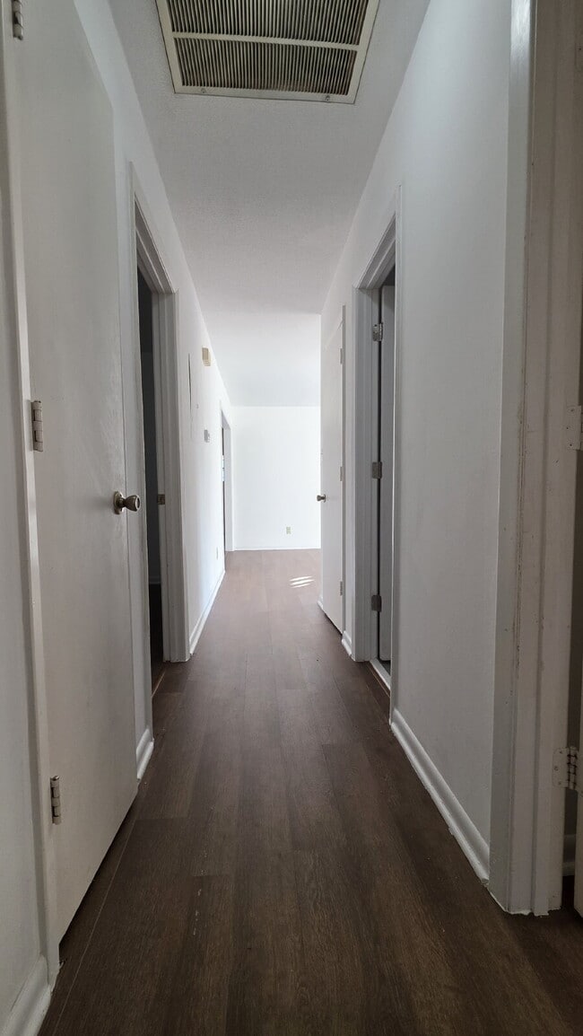 Building Photo - Updated 3-Bedroom Home with Open Layout and Large Backyard