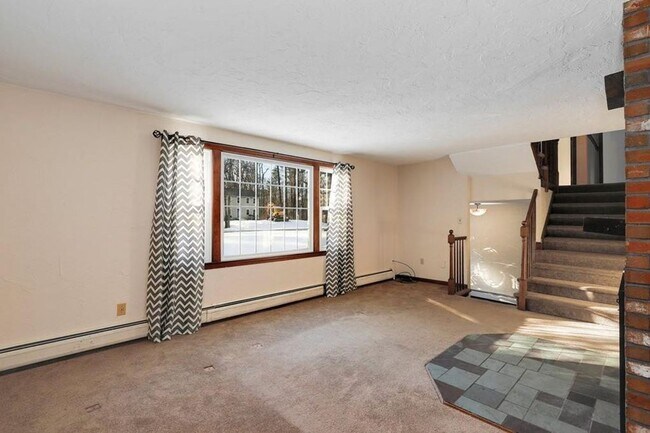 Building Photo - Well maintained, 3 Bedroom single family h...